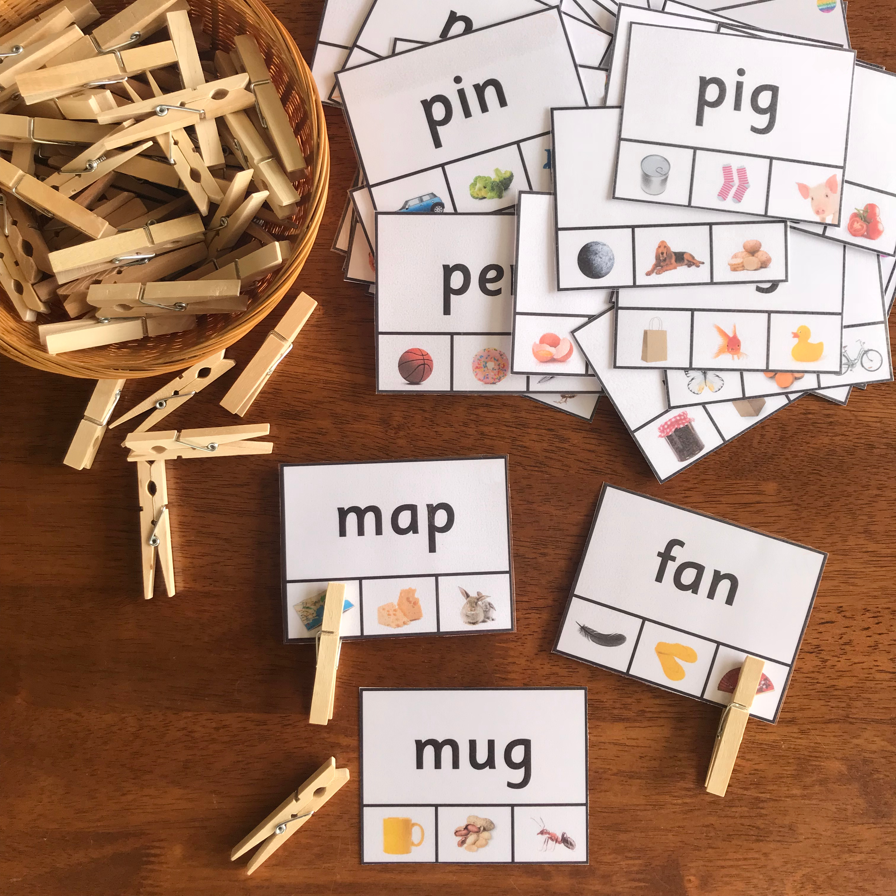 Word Family Short Vowel Sound Flip Books - classroom HQ